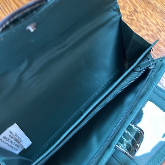 Faux leather green wallet.  Good condition. Lots of pockets and pouches. - Picture 5 of 8